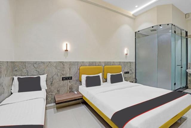 Hotel Gold Palace Inn Surat Exterior photo