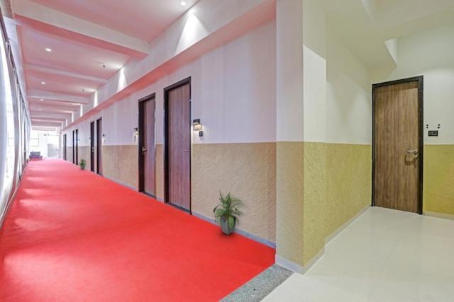 Hotel Gold Palace Inn Surat Exterior photo