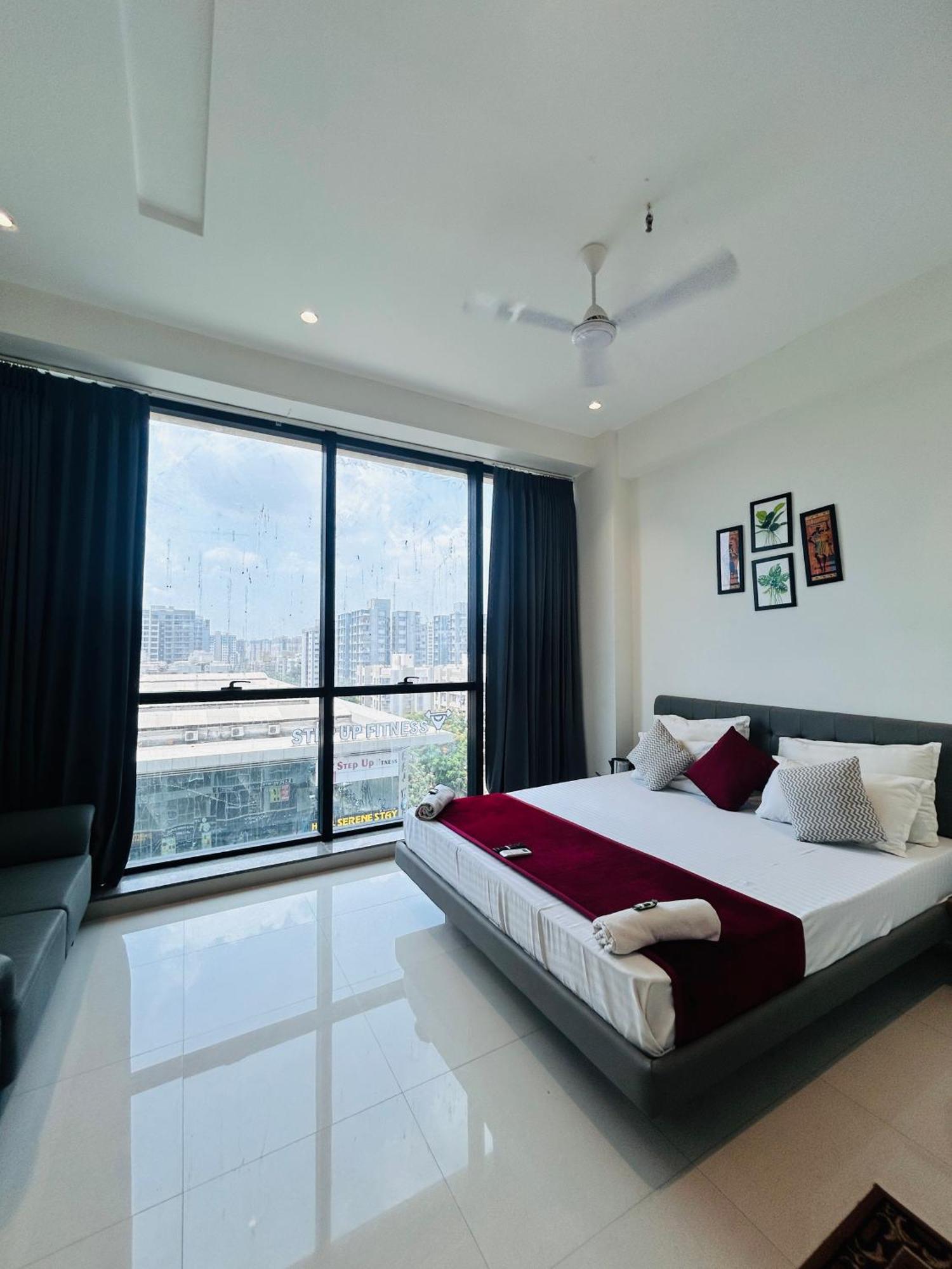 Hotel Gold Palace Inn Surat Exterior photo