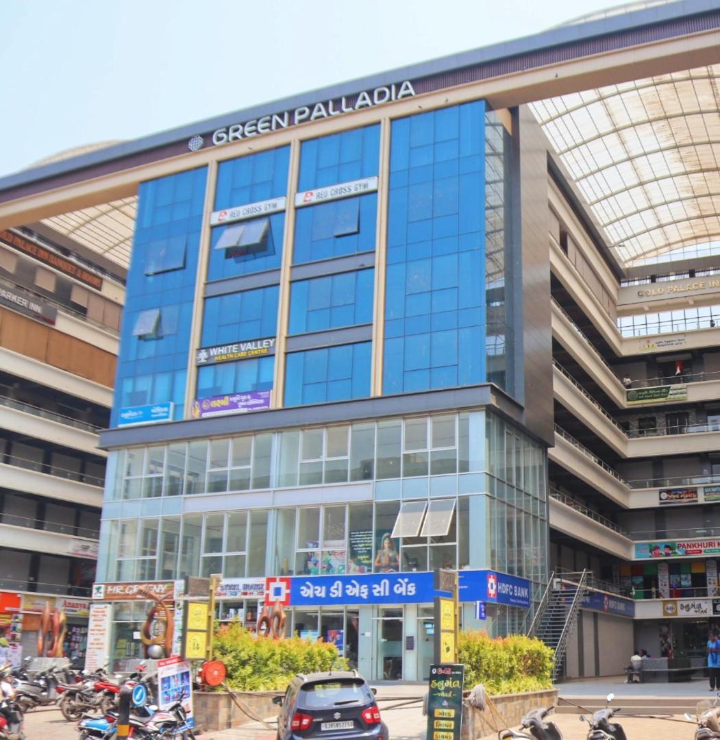 Hotel Gold Palace Inn Surat Exterior photo