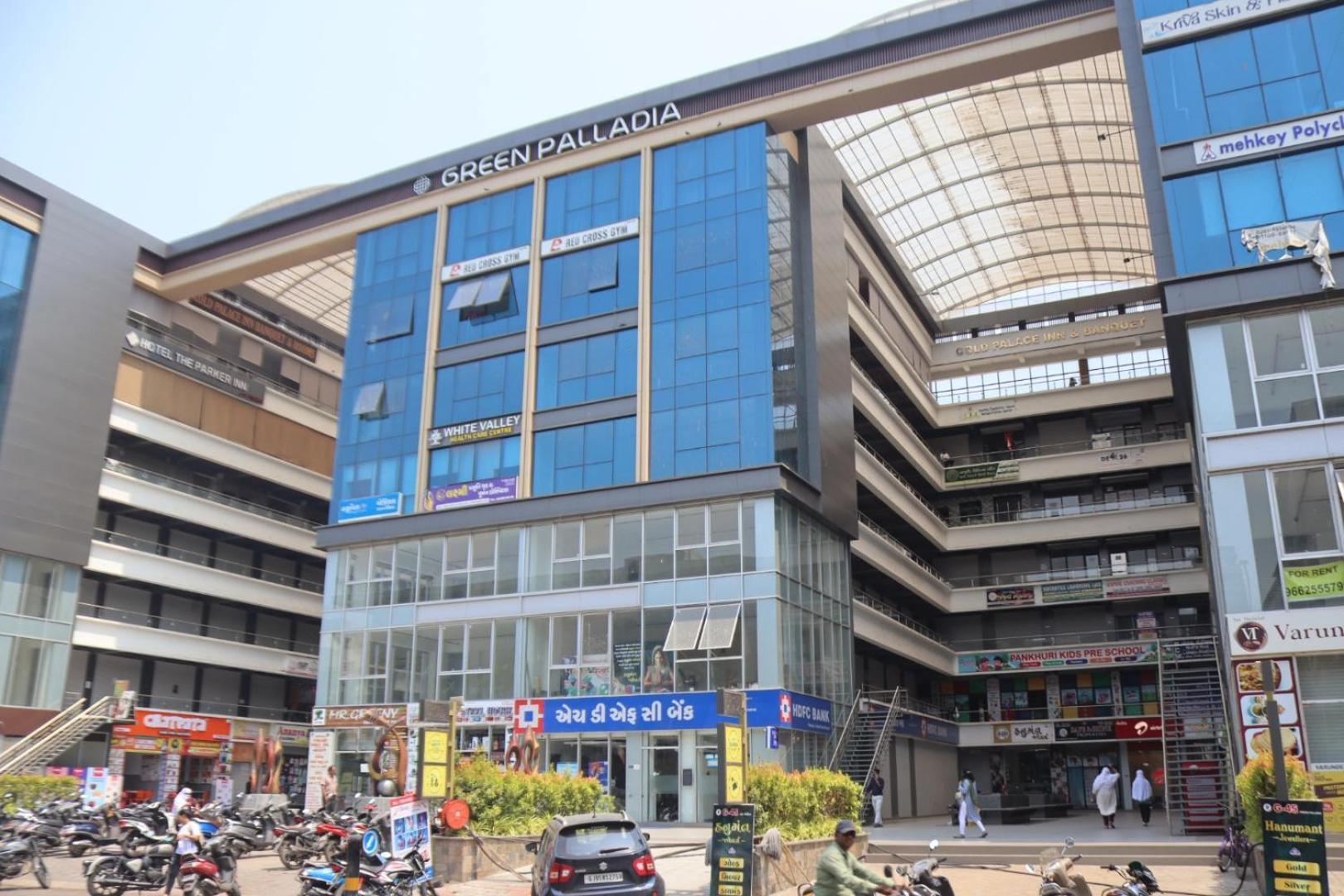 Hotel Gold Palace Inn Surat Exterior photo