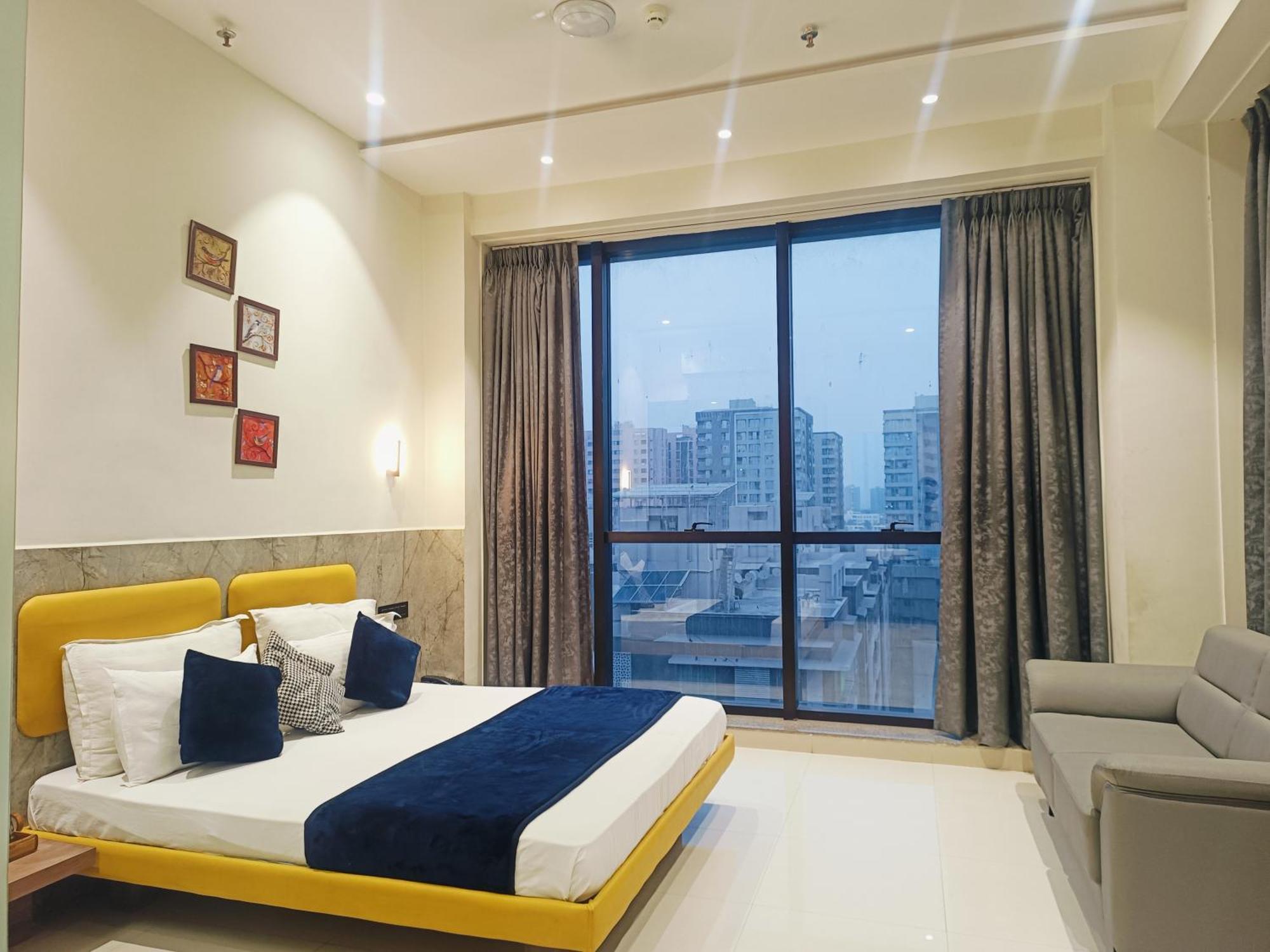 Hotel Gold Palace Inn Surat Exterior photo