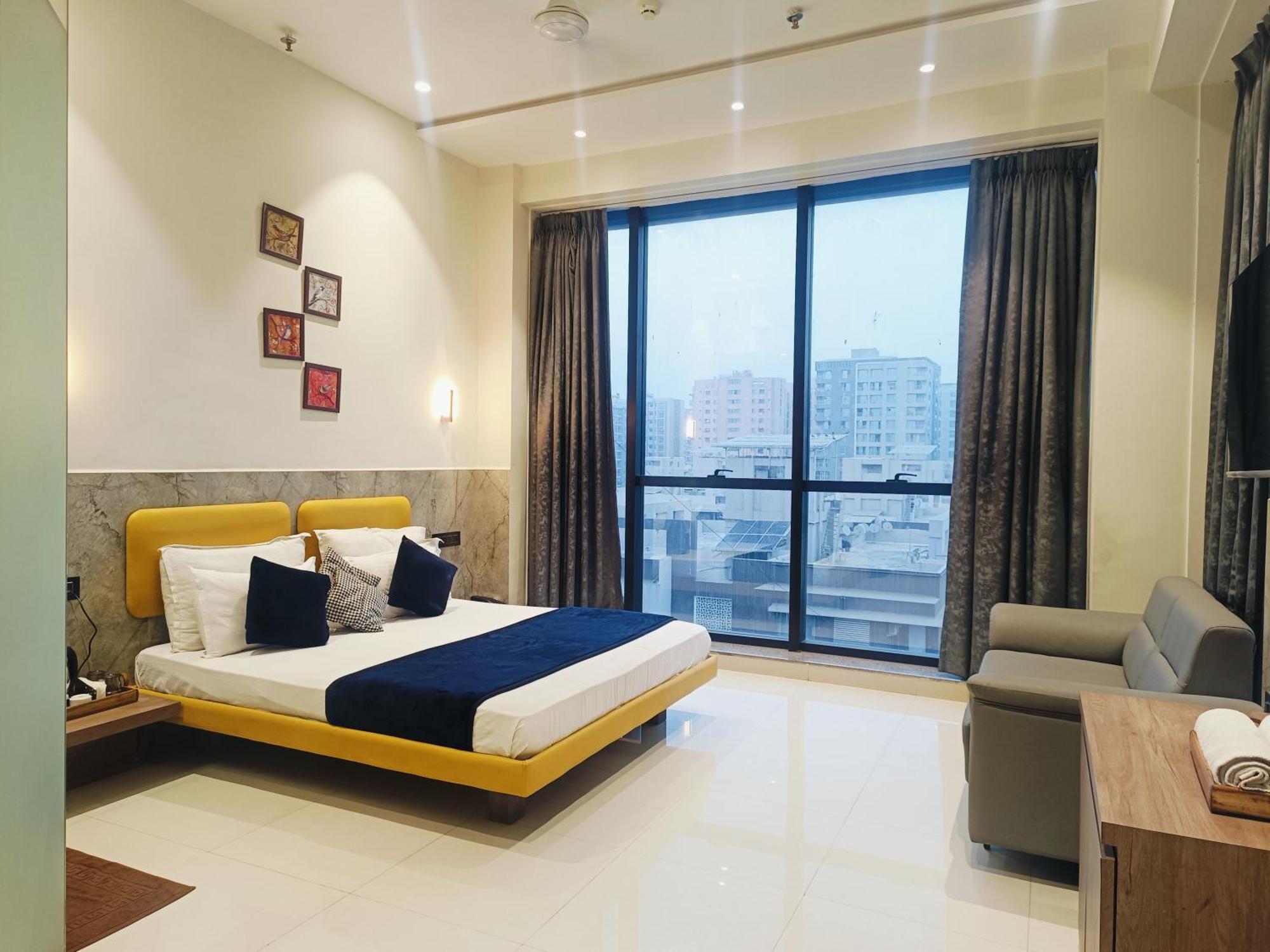 Hotel Gold Palace Inn Surat Exterior photo