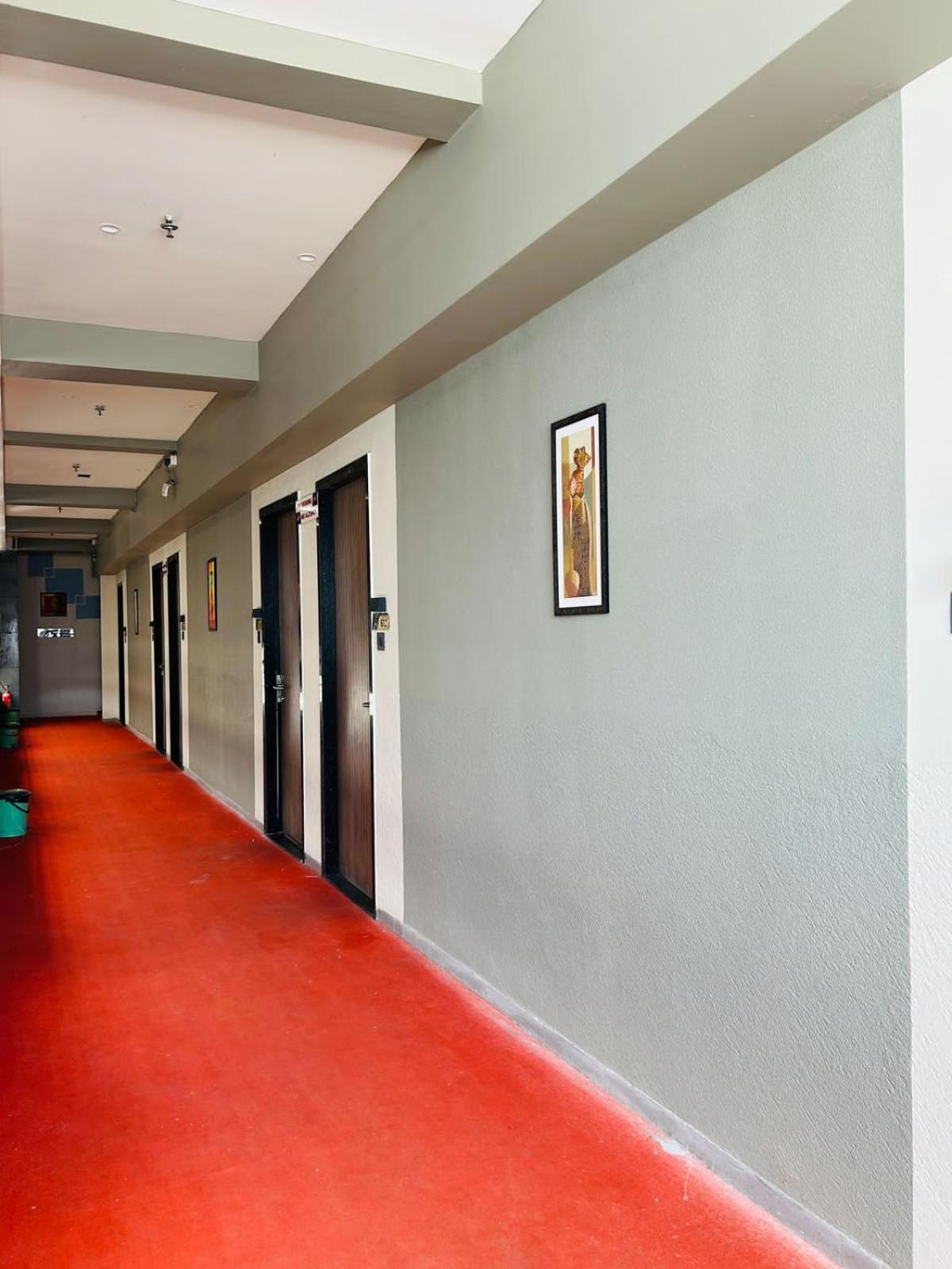 Hotel Gold Palace Inn Surat Exterior photo